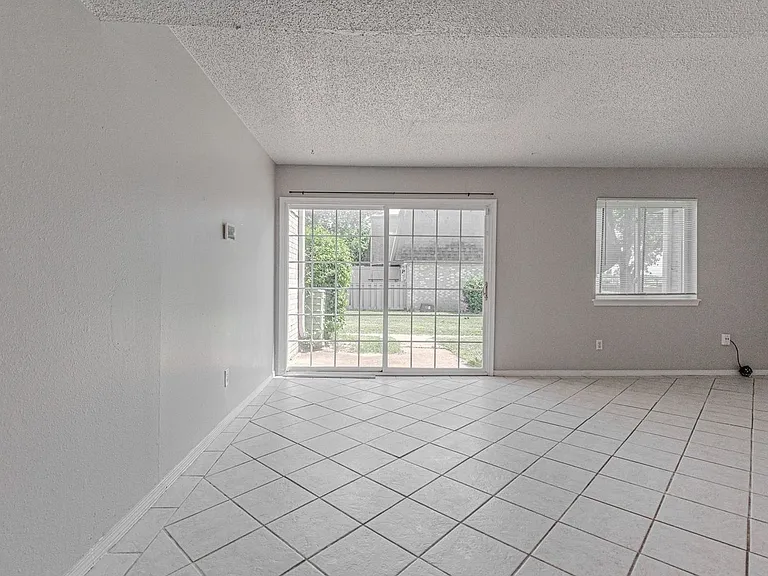1402 Bill Carrol Dr — Photo 9