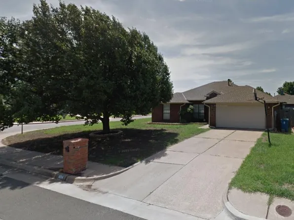 1604 Foxfire Rd, Edmond, OK 73003