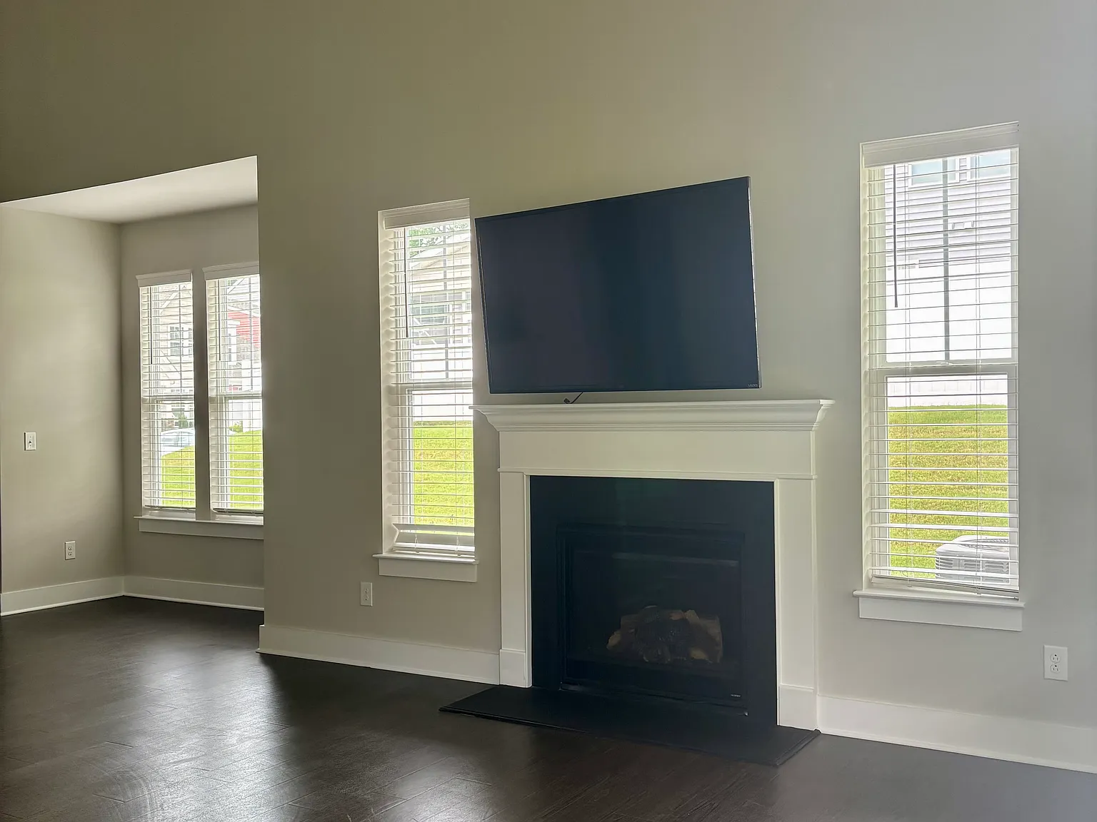 3 bed, 2.5 bath, 2281 sqft, $2,200 — Photo 4