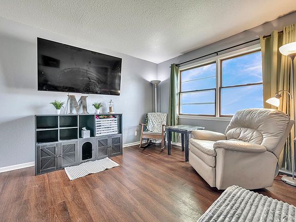 5th image of 410 Q Ave