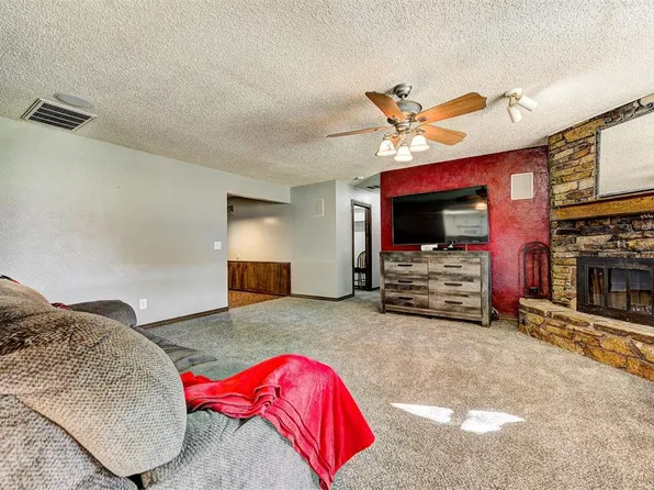 9704 Kent Dr, Midwest City, OK 73130