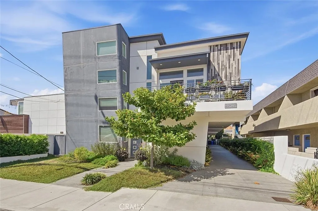 4 bed, 2078 sqft, $6,800 — Photo 1