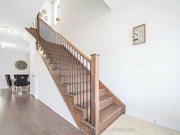4th image of 44 Cottonwood Cres