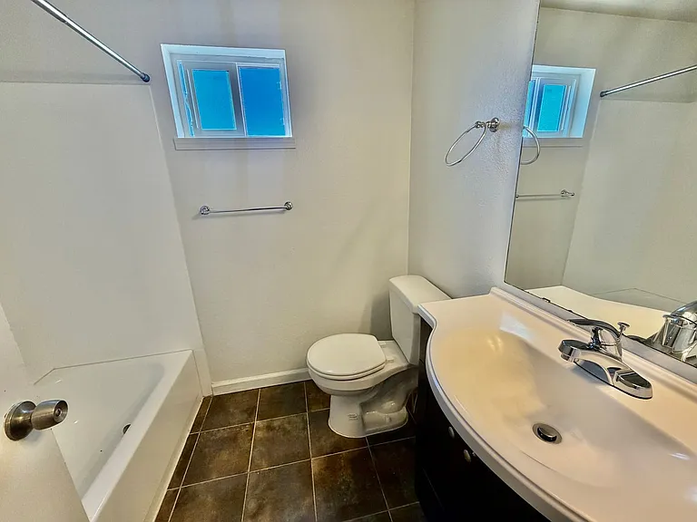 Welcome to Oslo Apartments, Ballard's hidden gem. — Photo 9