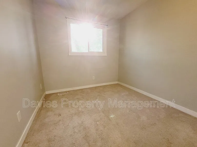 1748 Lakewood Road South NW — Photo 7