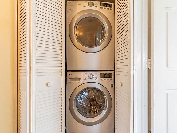 5th image of 1441 Ocean Dr APT 303