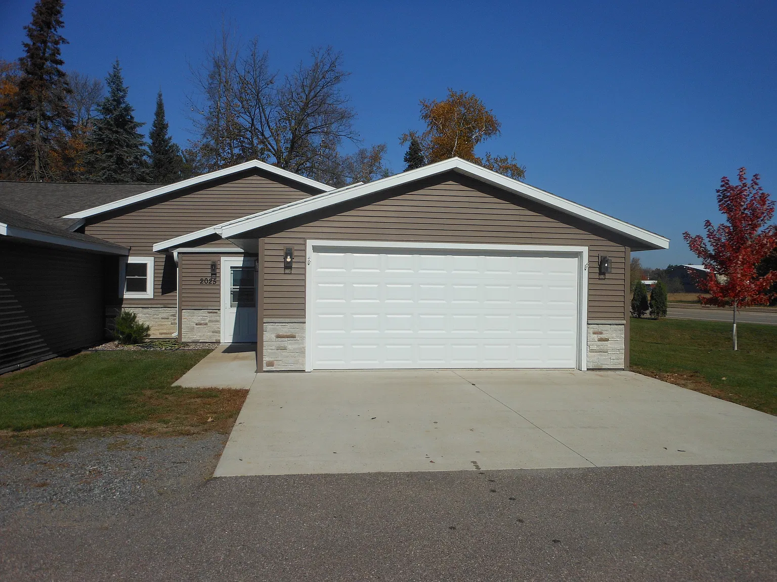 2 bed, 1180 sqft, $1,650 — Photo 1