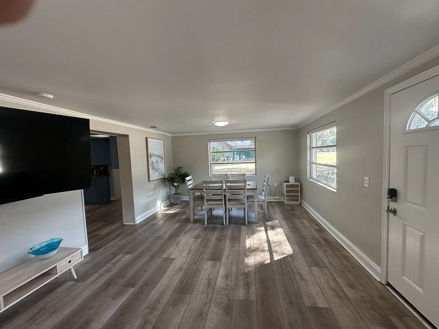 4 bed, 2.5 bath, 2100 sqft, $3,250 — Photo 4