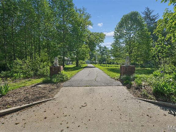 2nd image of 232 Old Ballwin Rd