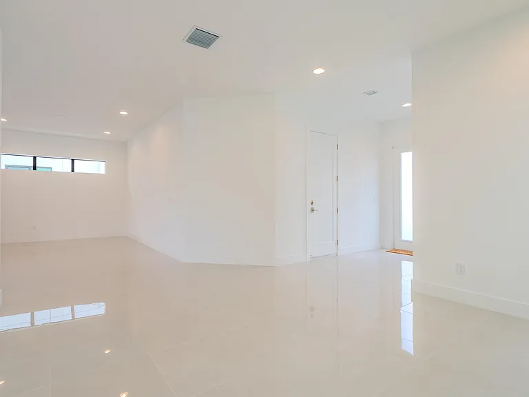 1427 SW 23rd St — Photo 17