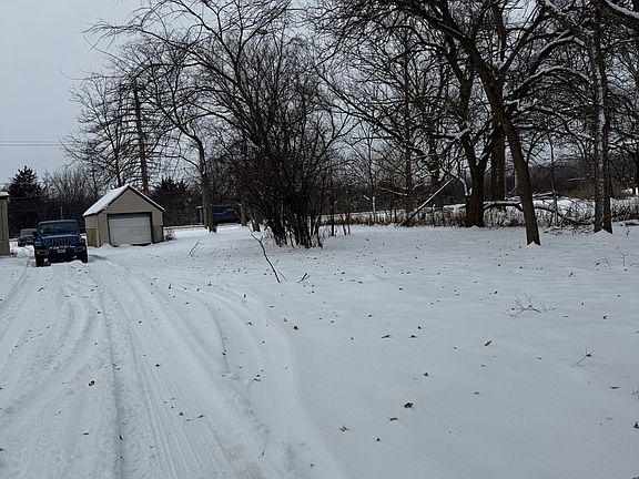 5th image of 19611 Crawford Ave