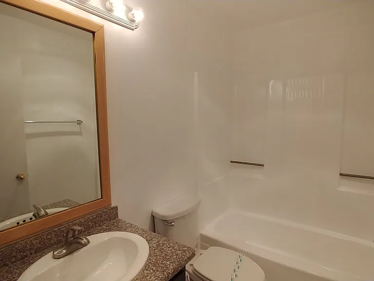 Carmel Heights Apts — Photo 24