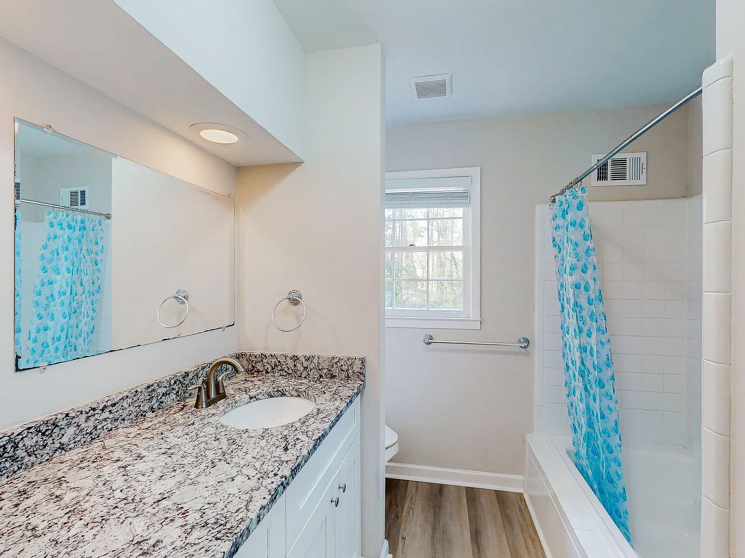 4 bed, 5.0 bath, 3000 sqft, $910 — Photo 4