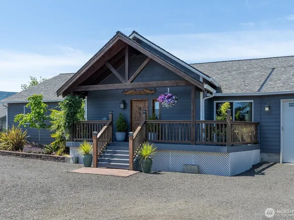 268 S Welcome Slough Road, Cathlamet, WA 98612
