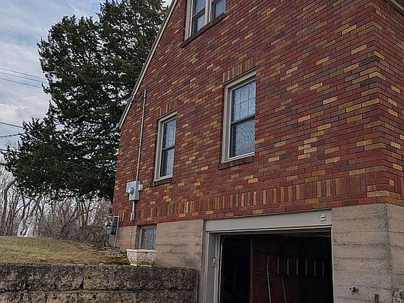 3rd image of 2221 Carter Rd