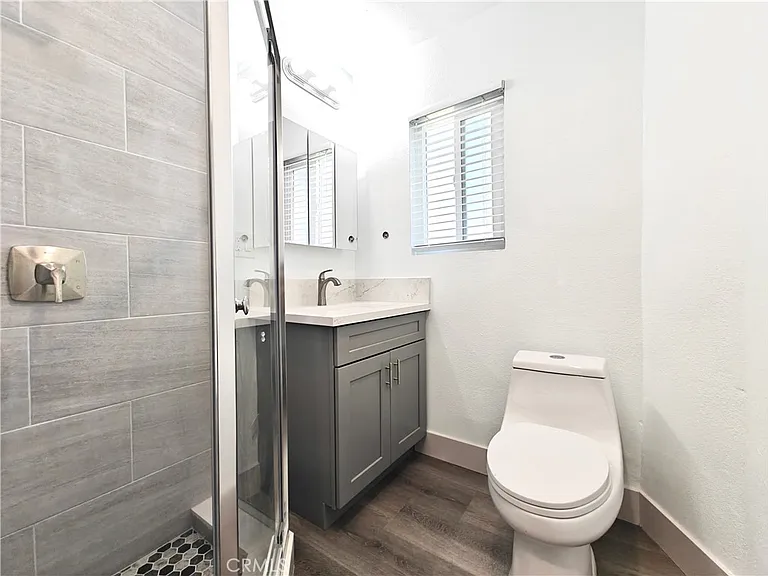 6728 S Whittier Ave — Photo 14