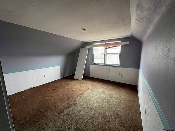 5th image of 512 E Vine St
