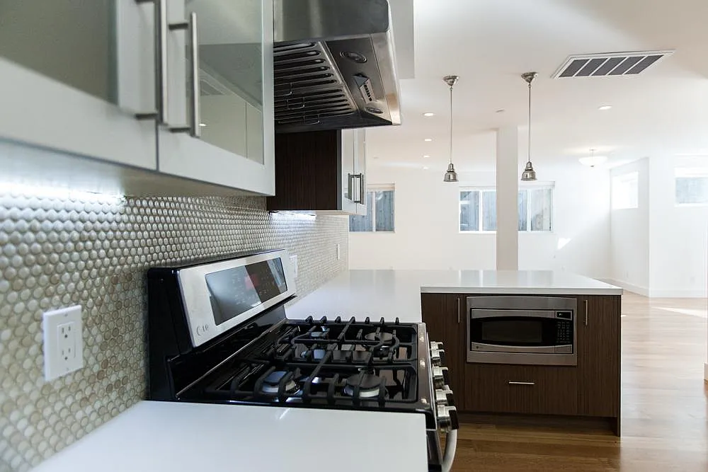 929 Broderick St — Photo 3