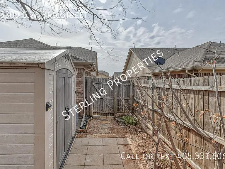 13309 SW 3rd St — Photo 32