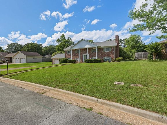 2nd image of 103 Creekwood Cir