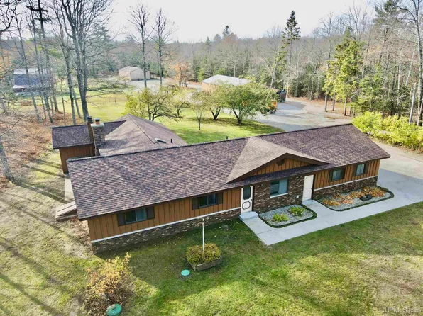 13455 8th Rd, Garden, MI 49835