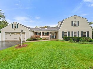 2 Barclay Rd, New Windsor, NY 12553