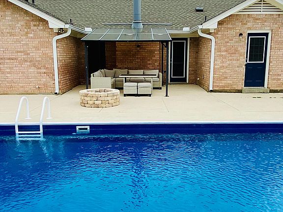 3rd image of 529 Deerfield Dr