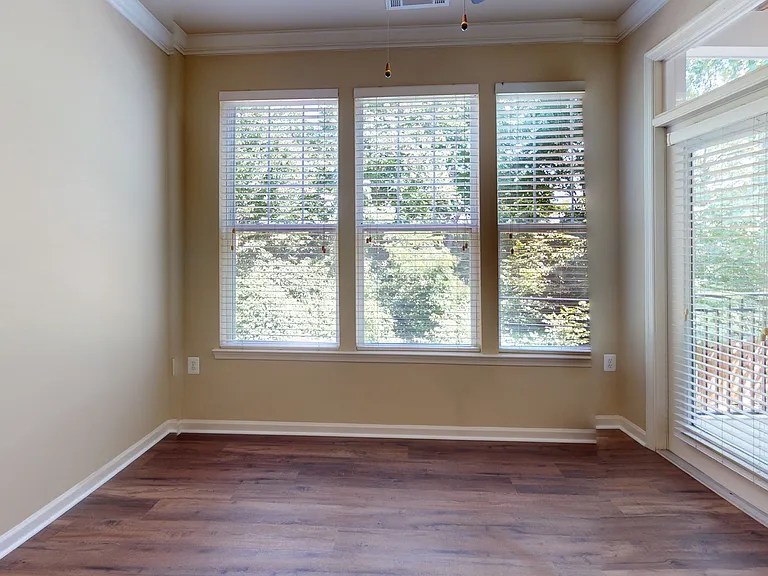 Signal Hill Apartment Homes — Photo 43