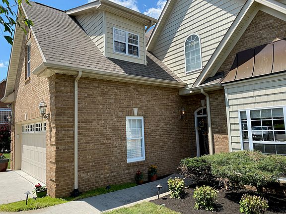 3rd image of 12609 Hunters Creek Ln