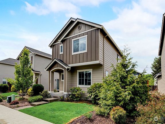 2nd image of 520 NE 138th Place