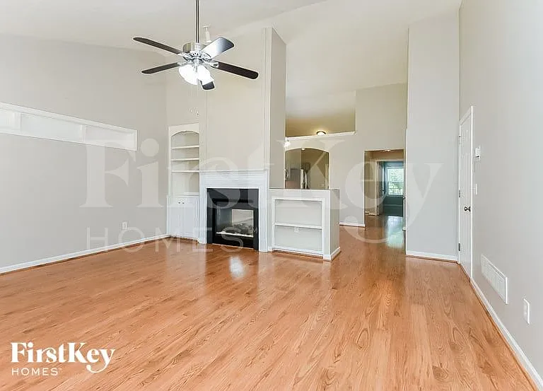 307 White Oak Way — Photo 2