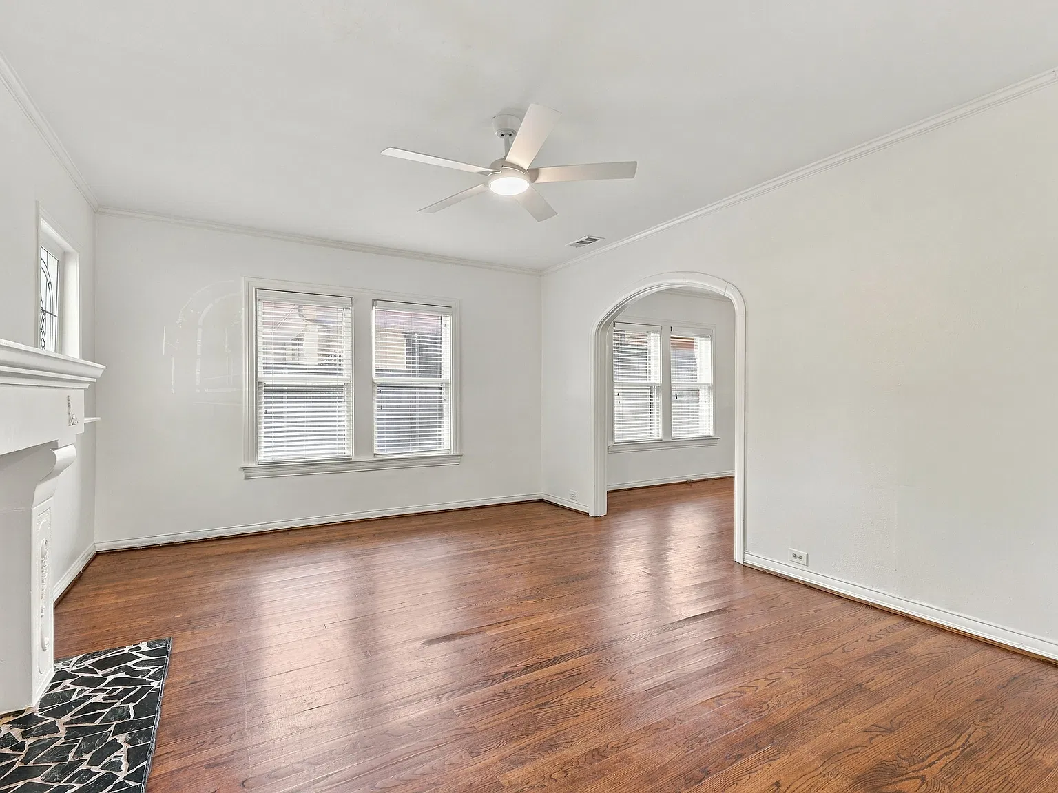 2 bed, 1900 sqft, $5,195 — Photo 2