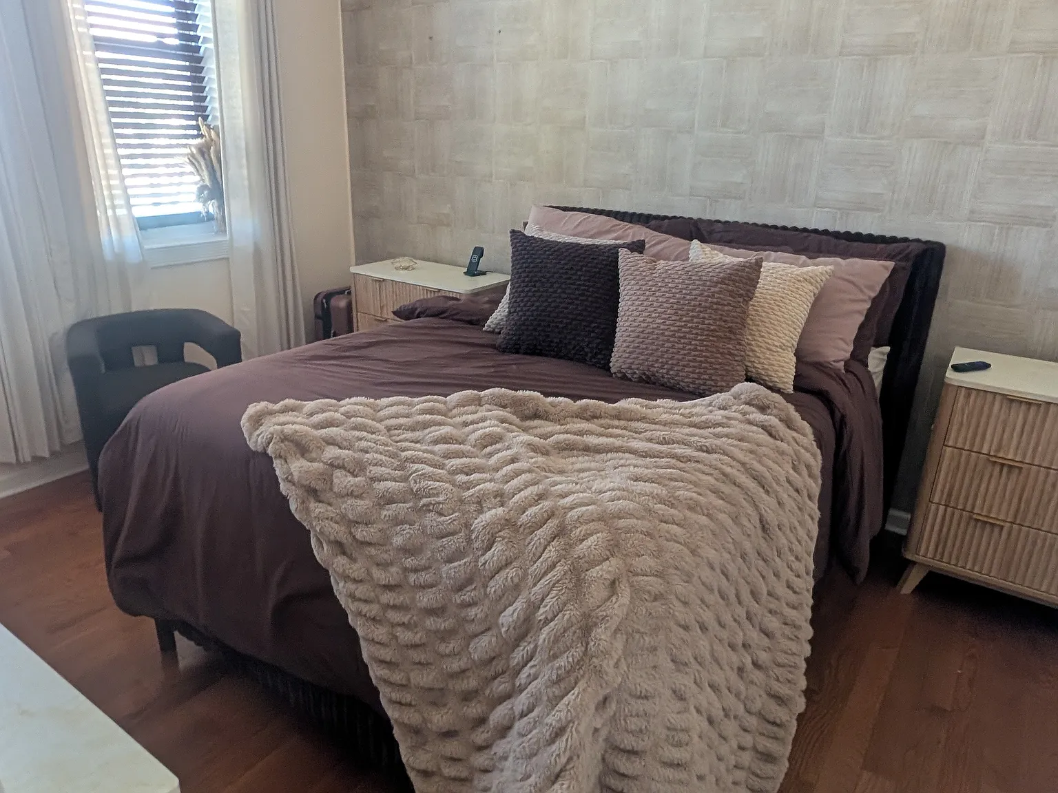 2 bed, 900 sqft, $2,200 — Photo 1