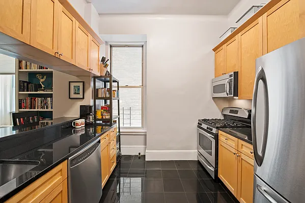 Sold by Ann Ferguson, LLC | media 27