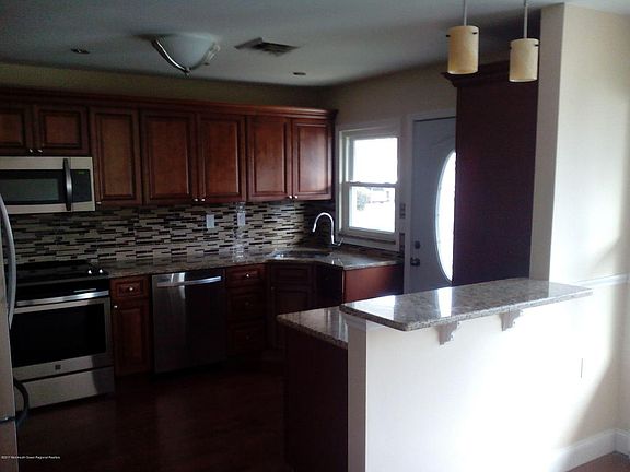 2nd image of 8A Buckingham Dr