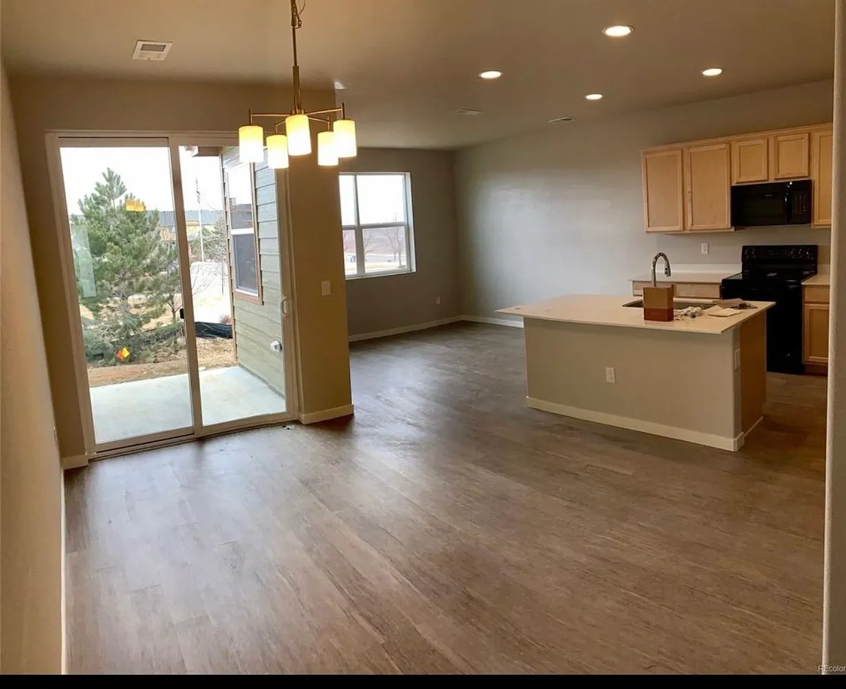 2 bed, 2.5 bath, 1285 sqft, $2,700 — Photo 3
