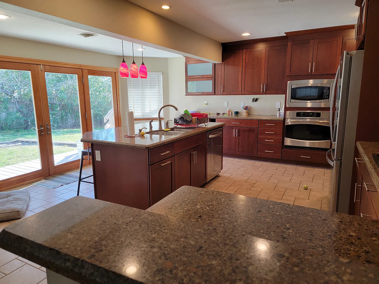 4 bed, 2570 sqft, $3,200 — Photo 2