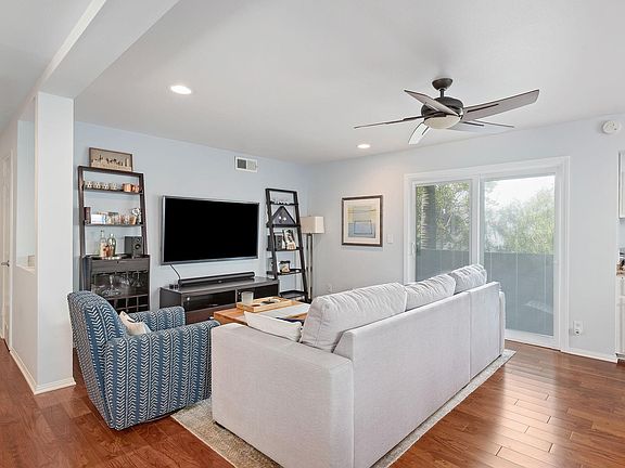 4th image of 505 Manhattan Beach Blvd APT 1