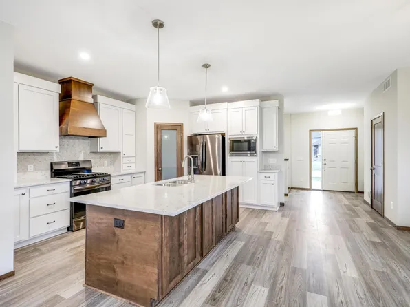 1125 Seurer St, Elko New Market, MN 55054