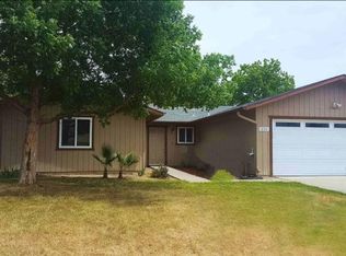 870 E Cinnamon Dr, Lemoore, CA 93245