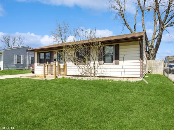 4 E Streamwood Blvd, Streamwood, IL 60107