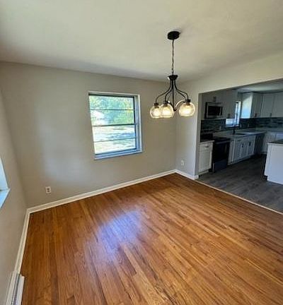 3rd image of 1930 Woods Dr