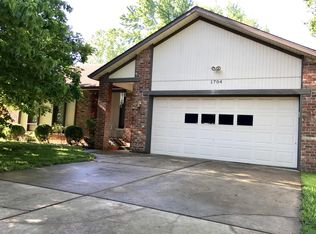 1704 W McGee St, Springfield, MO 65807