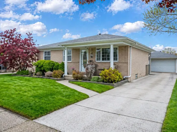 16243 Secretariat Ave, Roseville, MI 48066