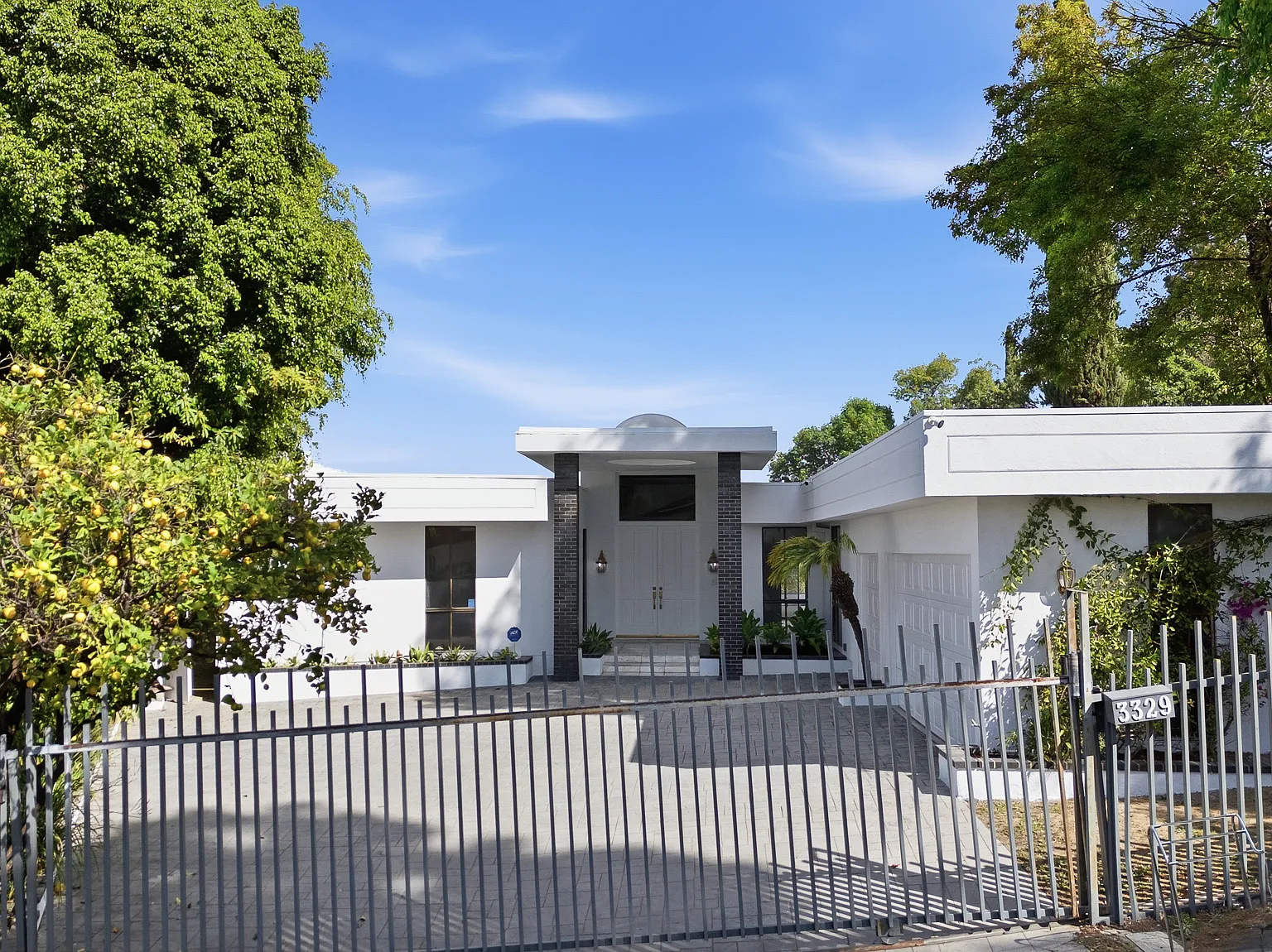 3 bed, 3000 sqft, $13,499 — Photo 2