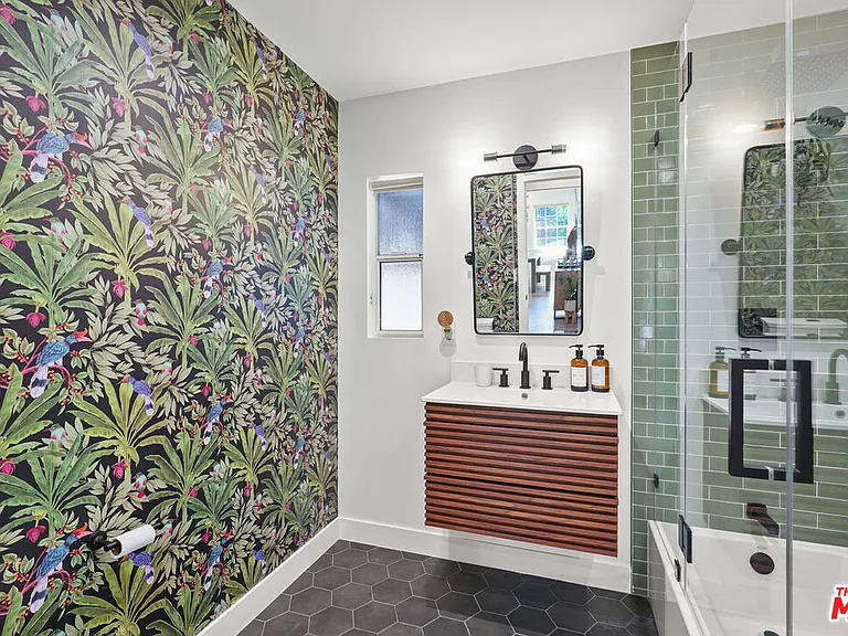 14828 Saticoy St — Photo 12
