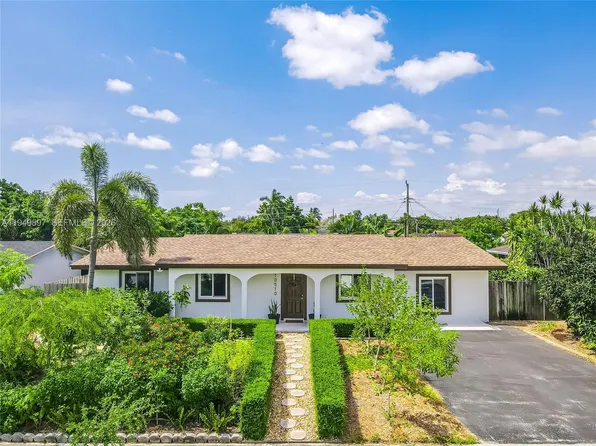10510 SW 160th St, Miami, FL 33157