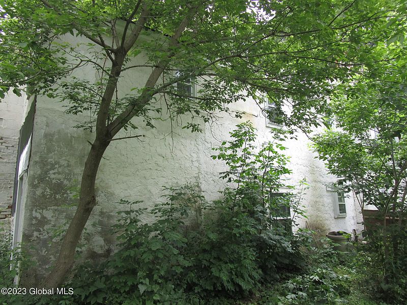 3rd image of 142 Neary Road