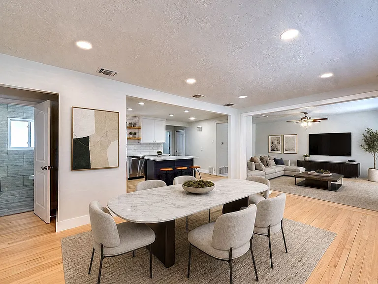 470 Dresden Dr — Photo 1
