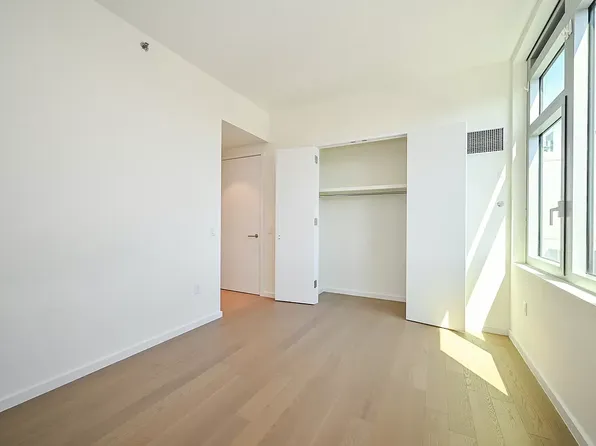 133-27 39th Avenue image 5 of 26